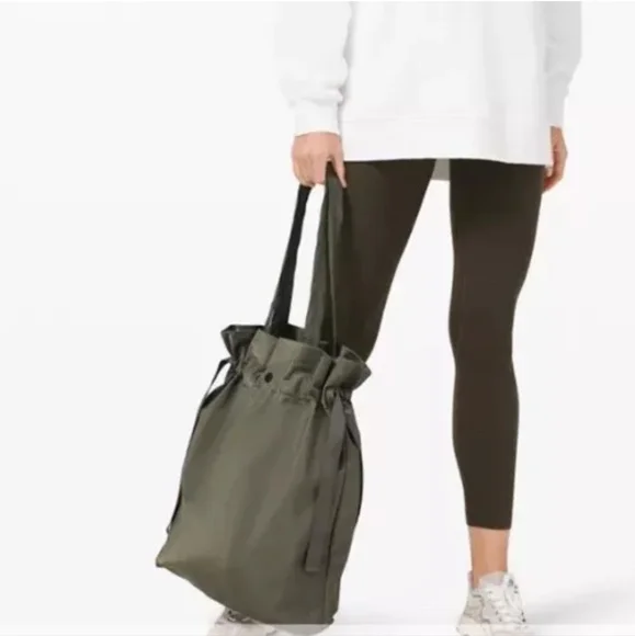 Lululemon Easy As Sunday Tote Drawstring Nylon 19L Green - Picture 1 of 5